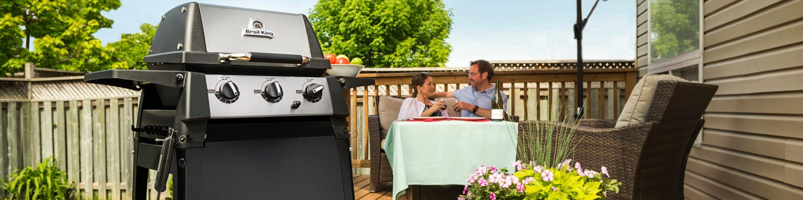 Broil King Porta-Chef 320 prijenosni roštilj u upotrebi