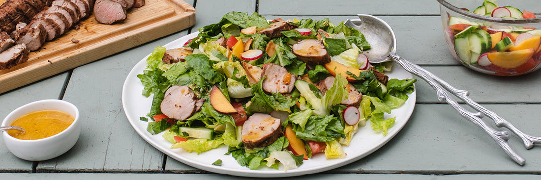 Salata s grillanim svinjskim fileom i breskvama